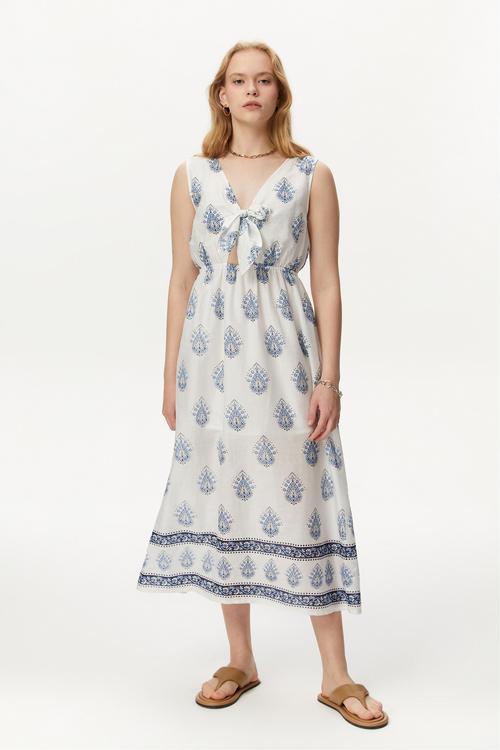  SIRT DETAYLI BASKILI UZUN ELBİSE