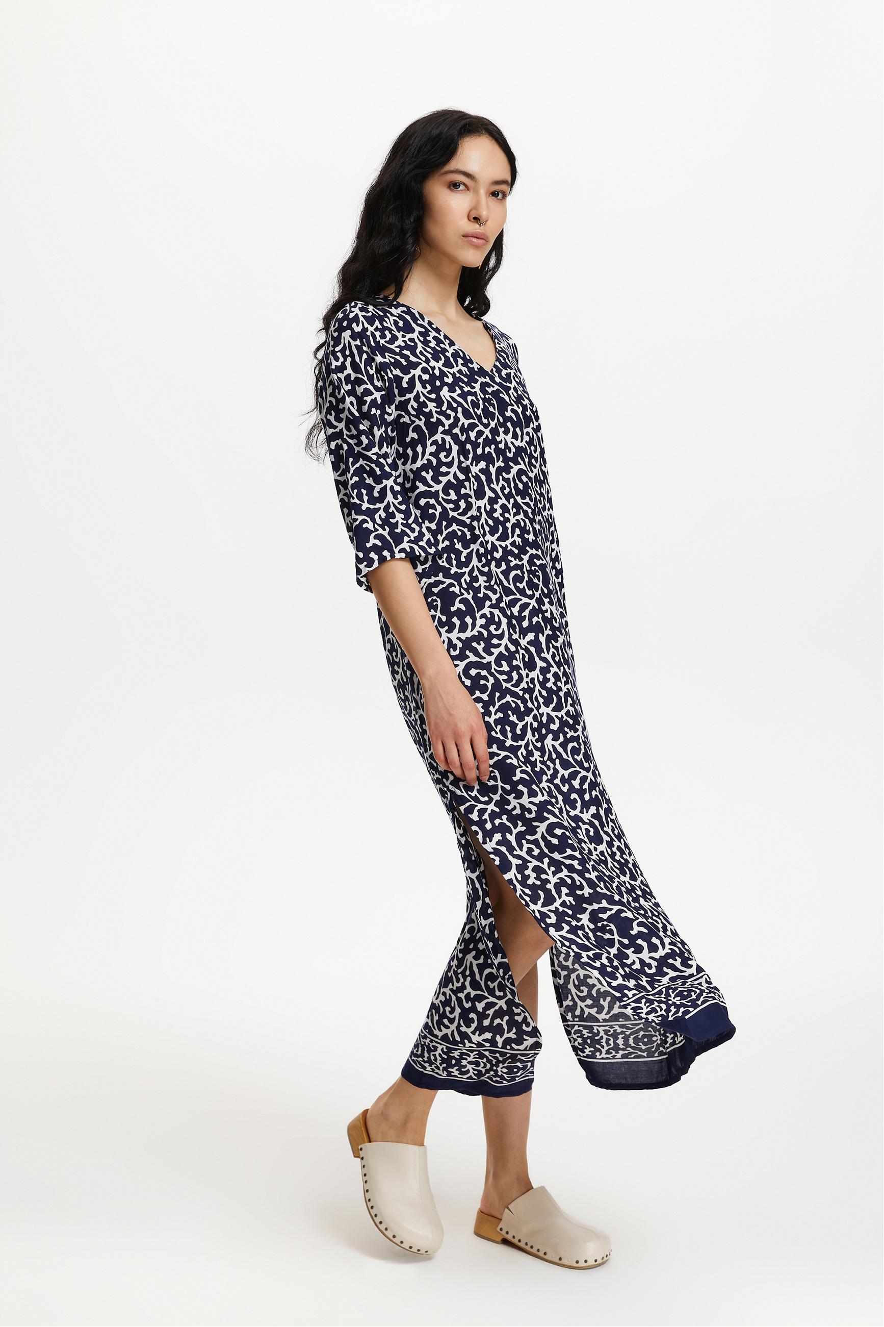 ETNİK DESENLİ UZUN KOLLU UZUN ELBİSE