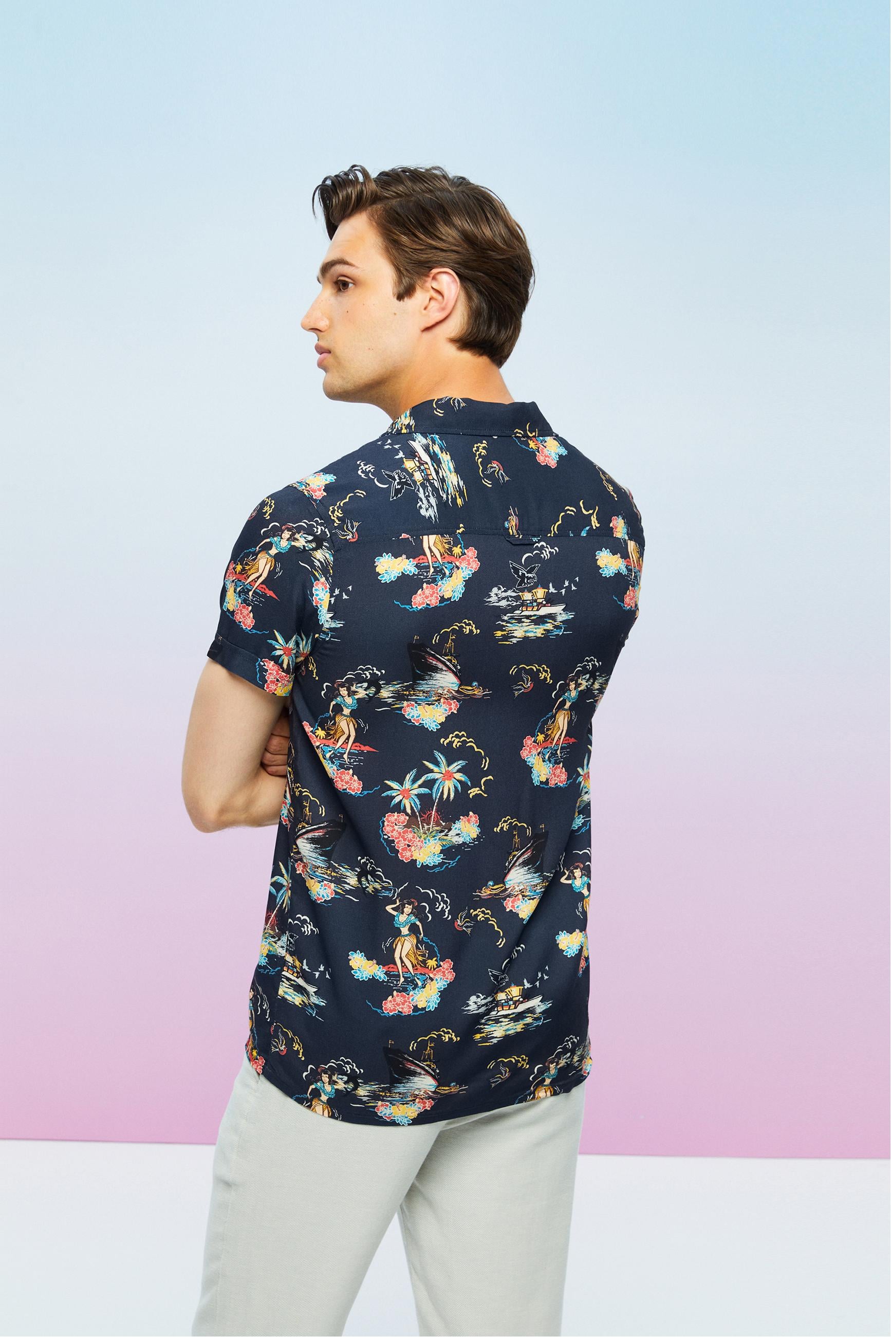 KISA KOLLU BASKILI GÖMLEK