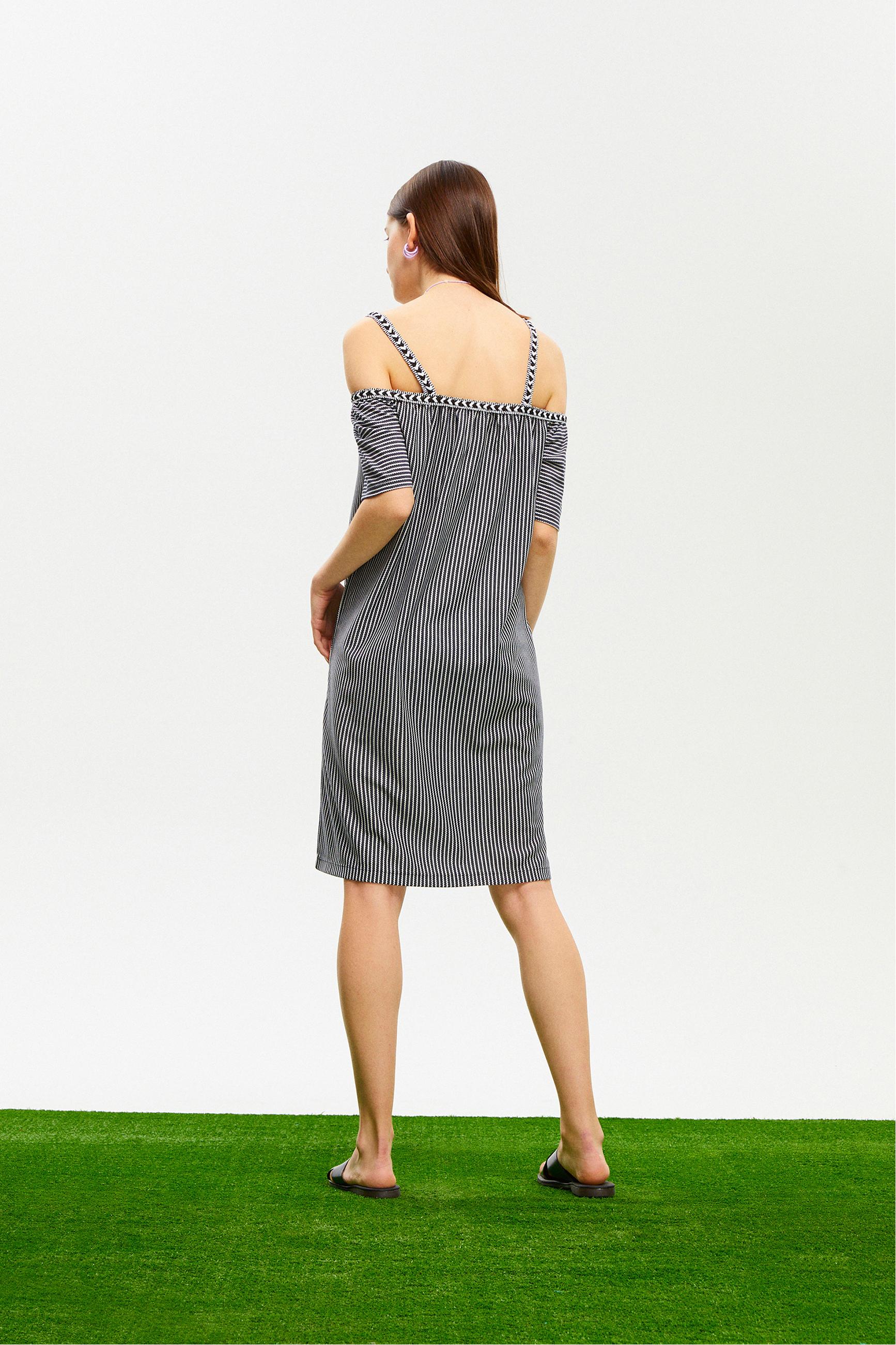 ÇİZGİLİ DÜŞÜK OMUZ MİNİ ELBİSE