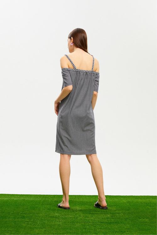  ÇİZGİLİ DÜŞÜK OMUZ MİNİ ELBİSE