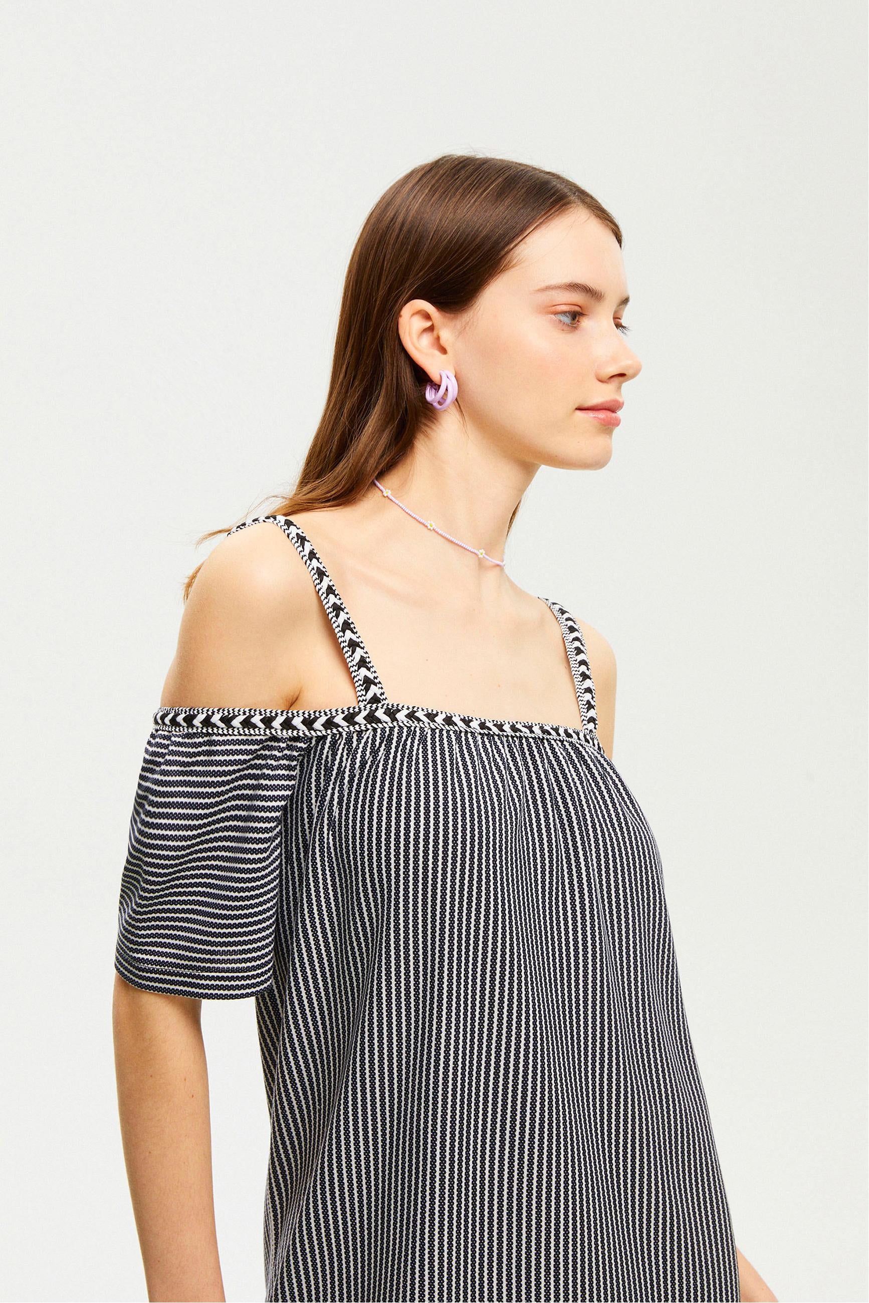 ÇİZGİLİ DÜŞÜK OMUZ MİNİ ELBİSE