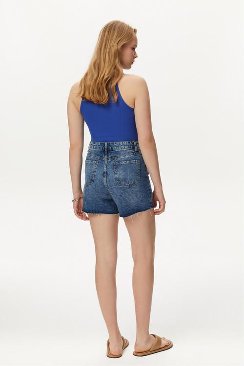  YÜKSEK BEL KESİK UÇLU MİNİ JEAN ŞORT