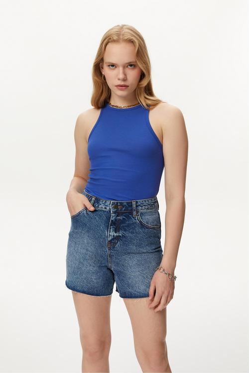  YÜKSEK BEL KESİK UÇLU MİNİ JEAN ŞORT