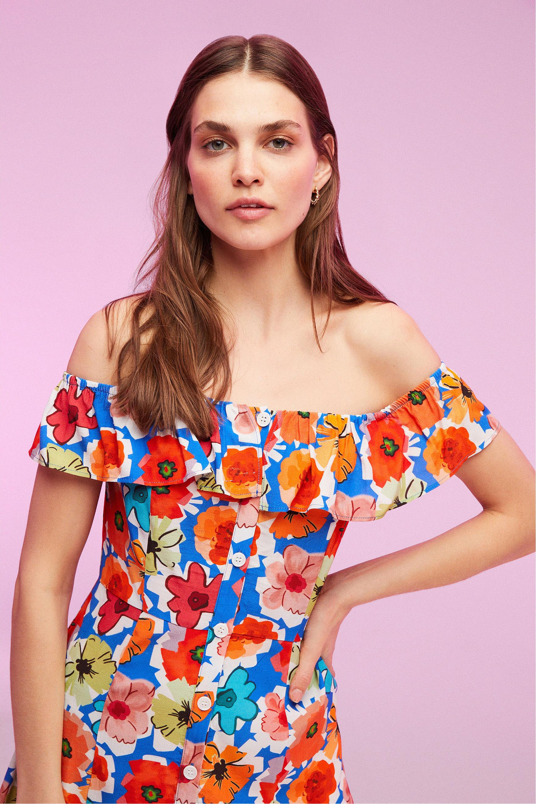 ÇİÇEK DESENLİ DÜŞÜK OMUZ FIRFIRLI MİNİ ELBİSE