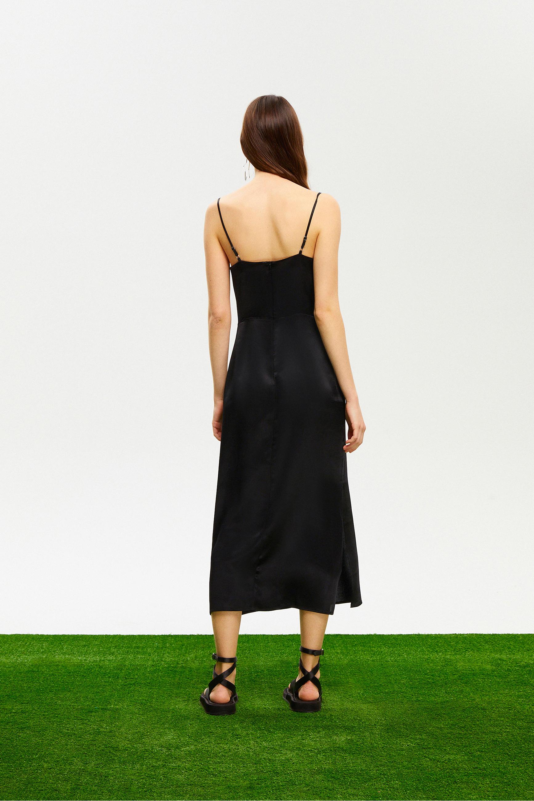 İNCE ASKILI DEGAJE YAKA YIRTMAÇLI MİDİ ELBİSE