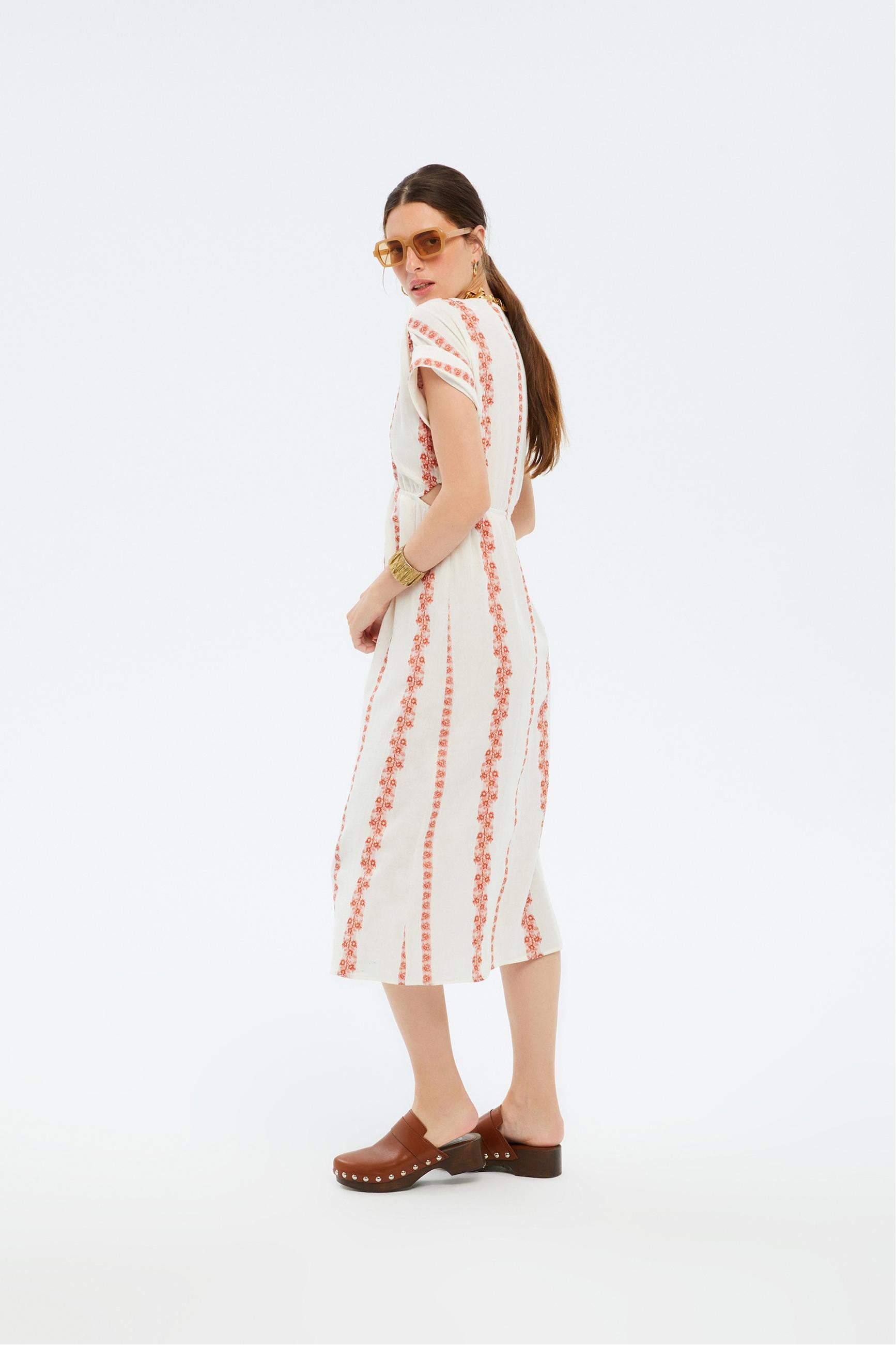 ETNİK DESENLİ KISA KOLLU MİDİ ELBİSE