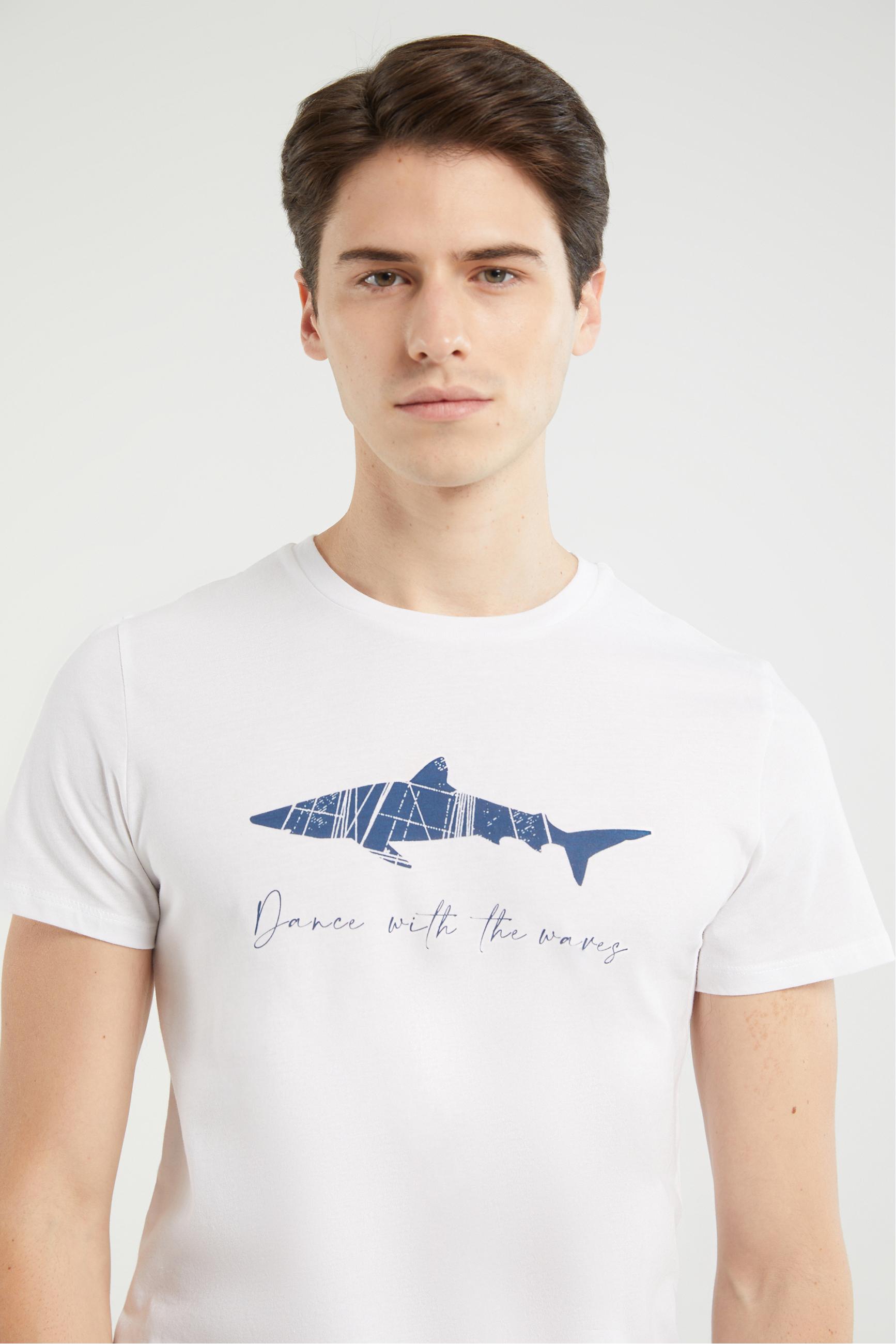 KÖPEK BALIĞI BASKILI BİSİKLET YAKA T-SHIRT