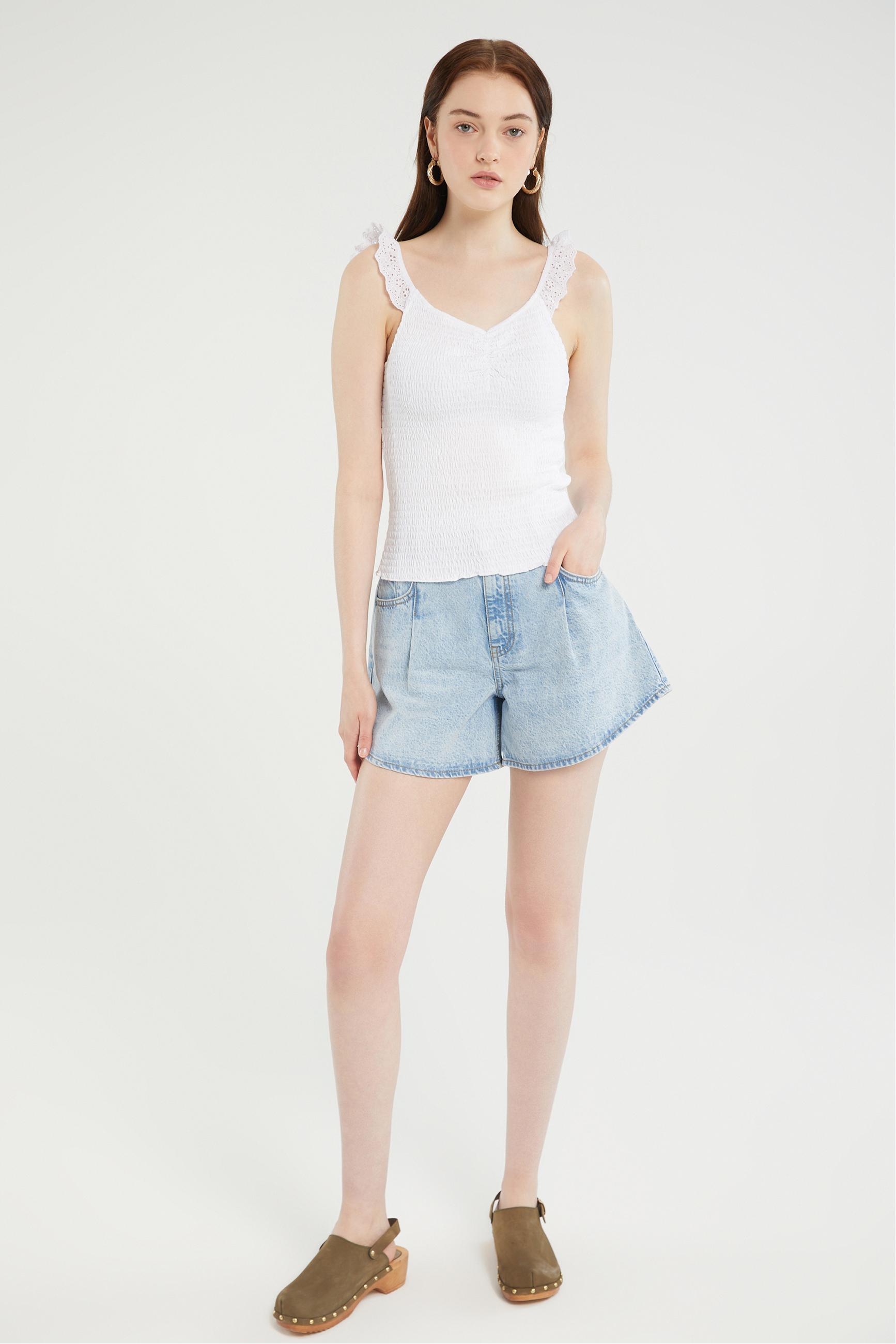 GİPELİ DANTELLİ KOLSUZ BLUZ