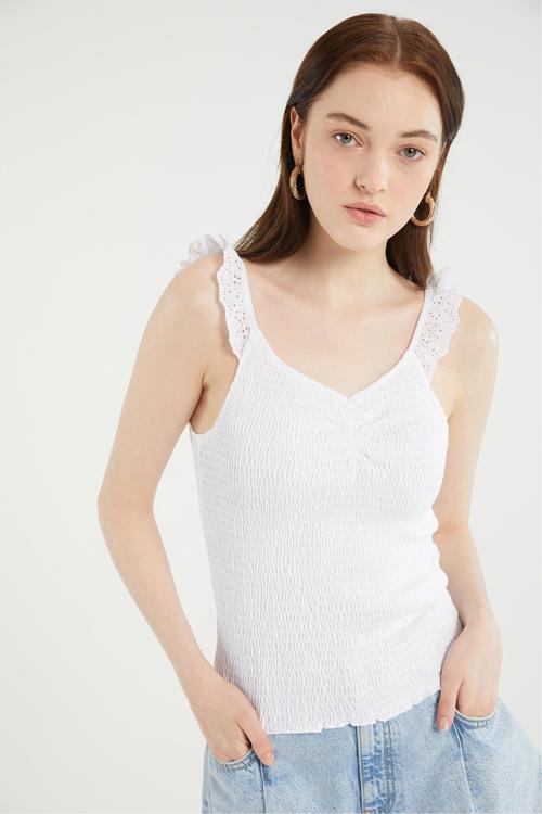  GİPELİ DANTELLİ KOLSUZ BLUZ