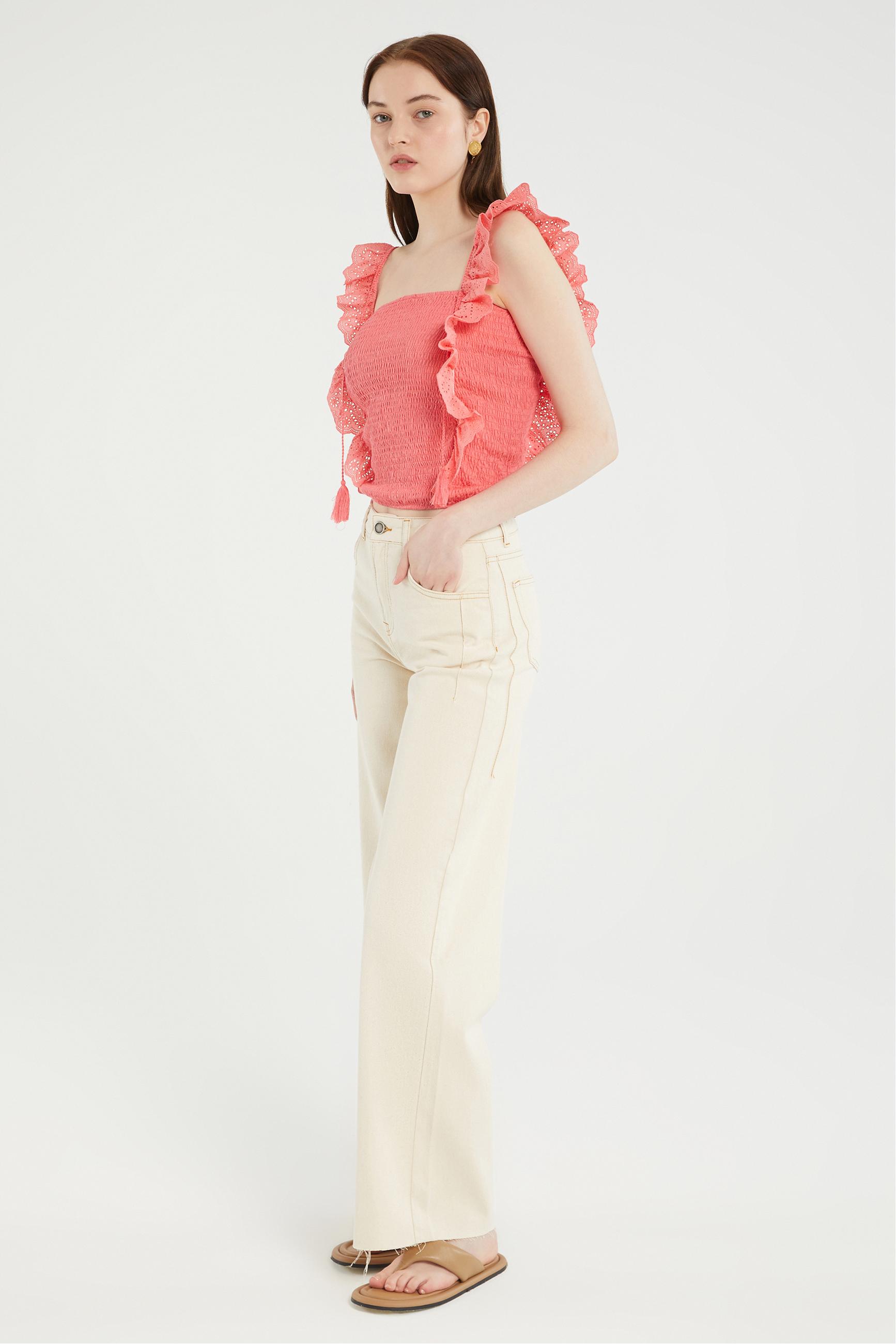 FİSTO DETAYLI GİPELİ BLUZ