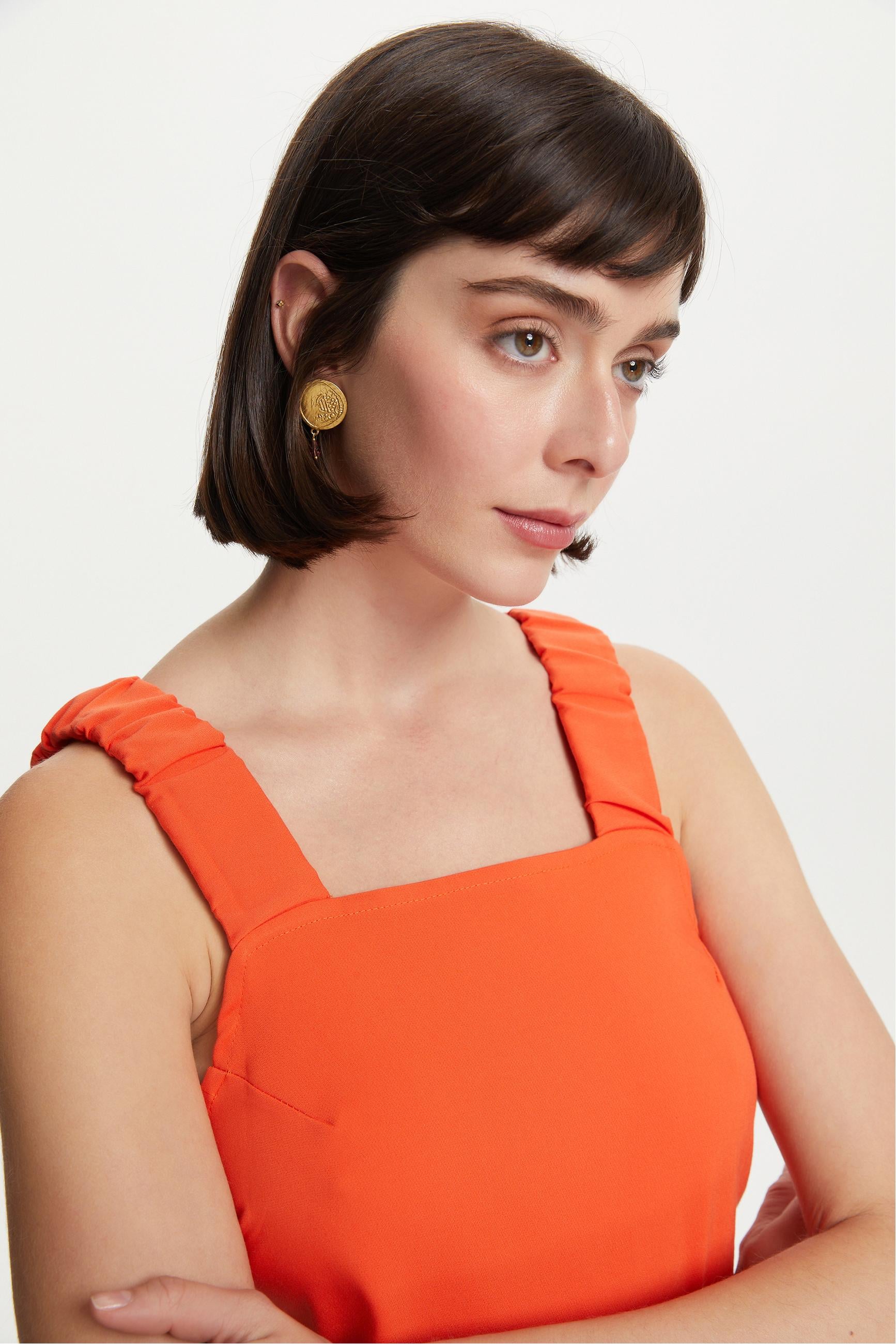 SIRT DEKOLTELİ ASKILI MİNİ ELBİSE