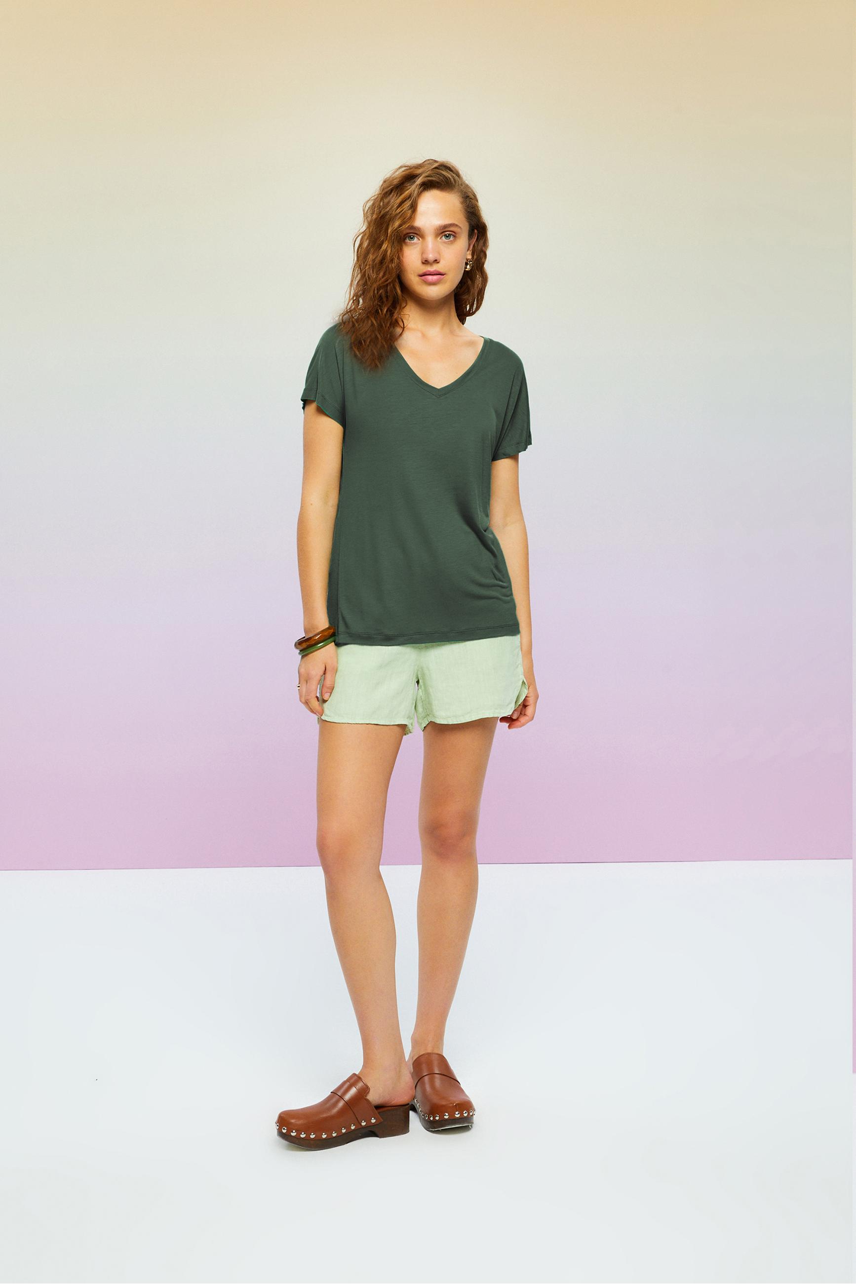 V YAKA BASIC T-SHIRT