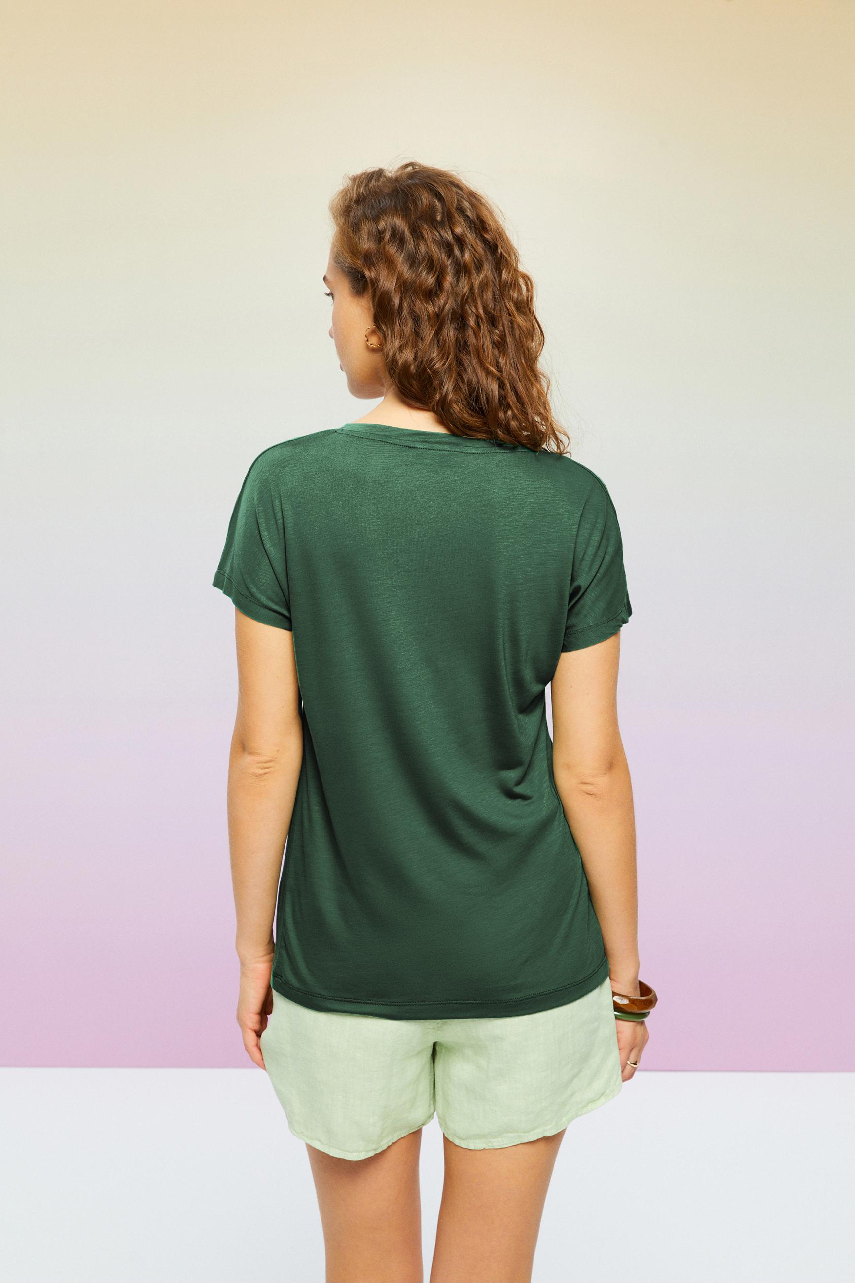 V YAKA BASIC T-SHIRT