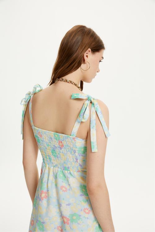  ÇİÇEKLİ ASKILI VOLAN DETAYLI MİNİ ELBİSE