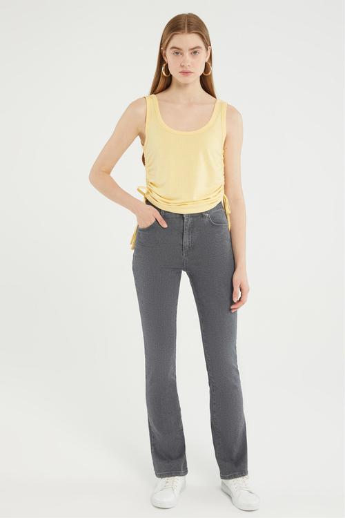  EKOSELİ KOLSUZ AYARLANABİLİR İPLİ BLUZ