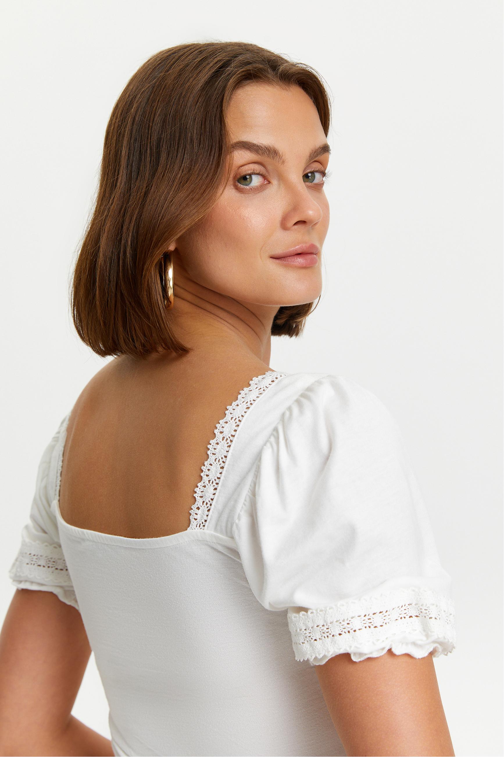 GİPELİ DANTEL DETAYLI BLUZ