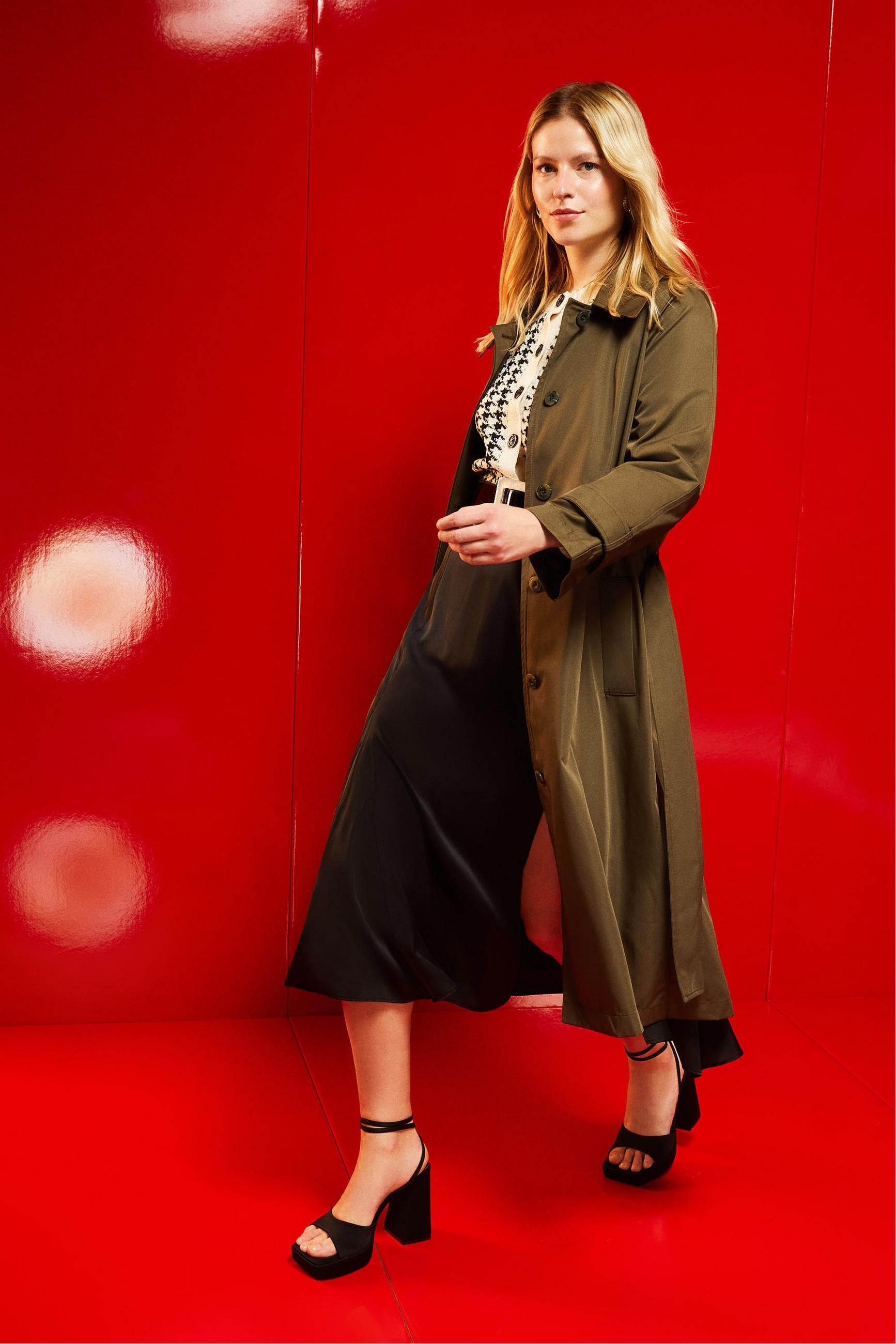 BELİ KUŞAKLI TRENÇKOT