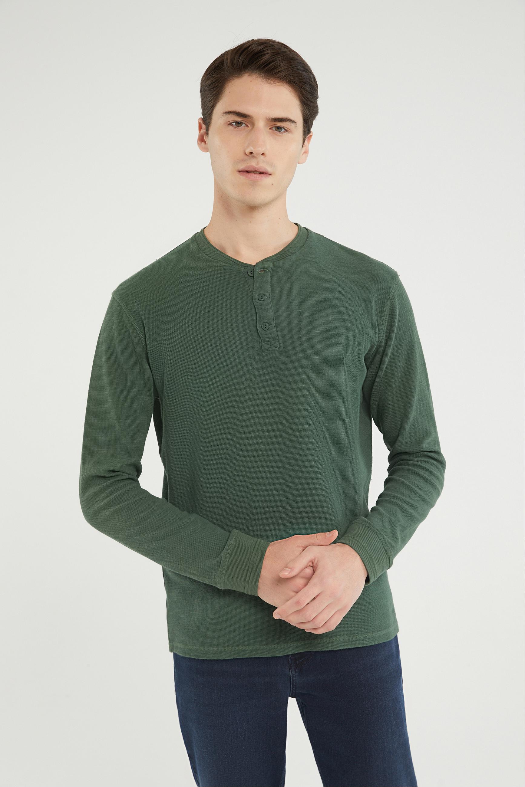 DÜĞMELİ DOKULU UZUN KOLLU T-SHIRT