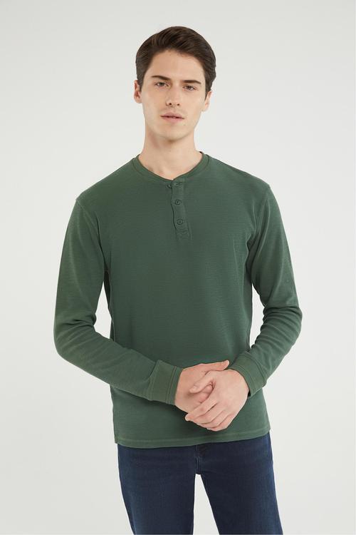  DÜĞMELİ DOKULU UZUN KOLLU T-SHIRT