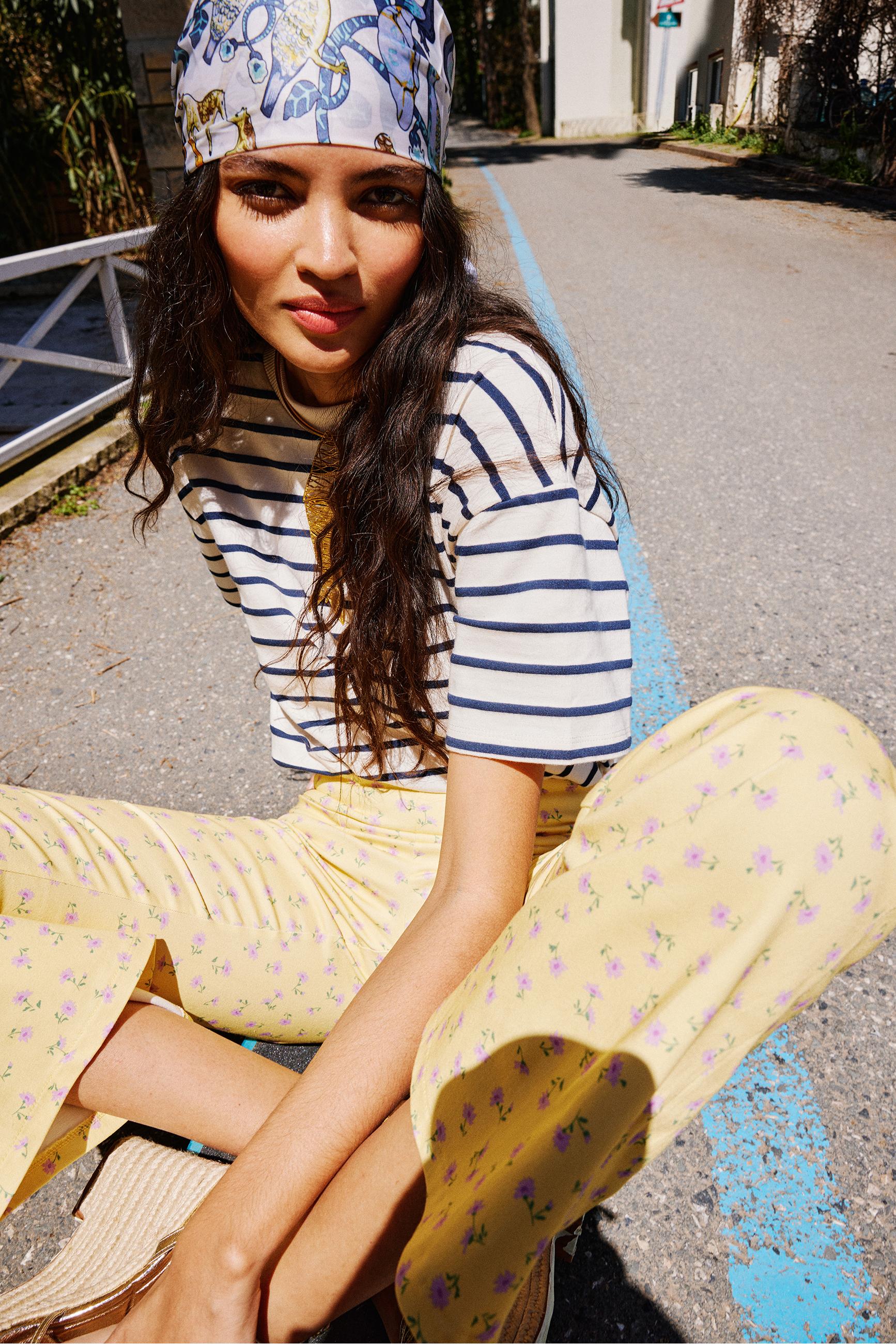 ÇİÇEK DESENLİ KISA İSPANYOL PAÇA PANTOLON