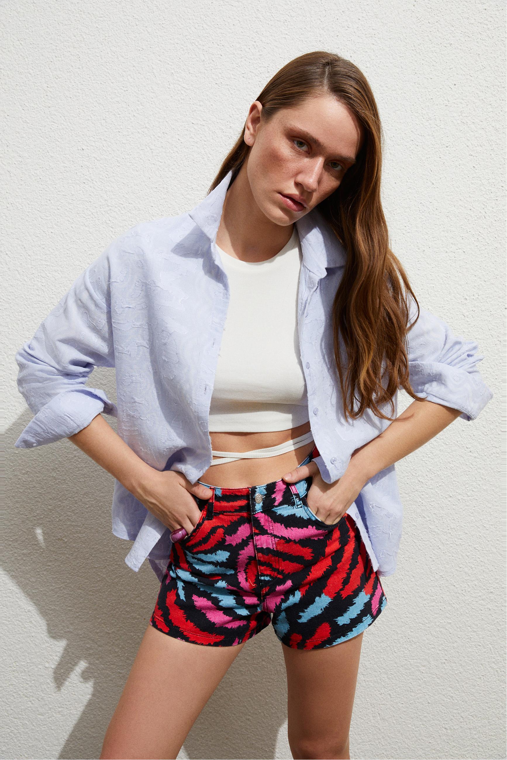 NAKIŞLI RAHAT KESİM GÖMLEK