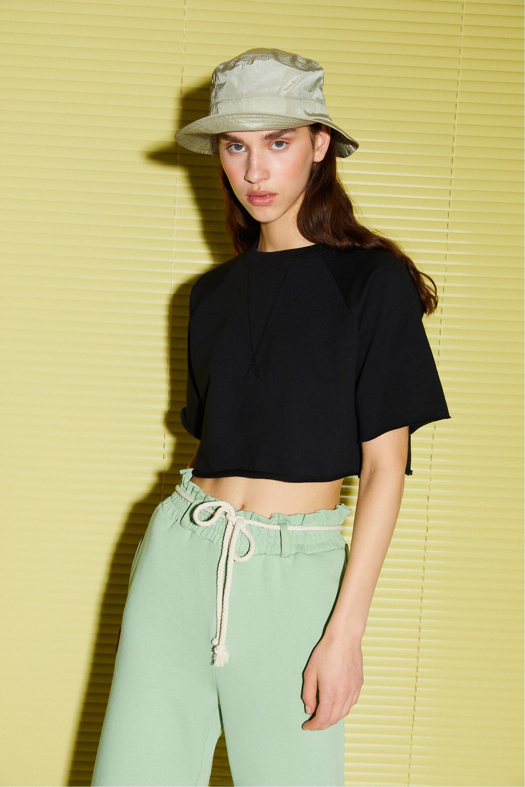 BİSİKLET YAKA KISA KOLLU CROP SWEATSHIRT