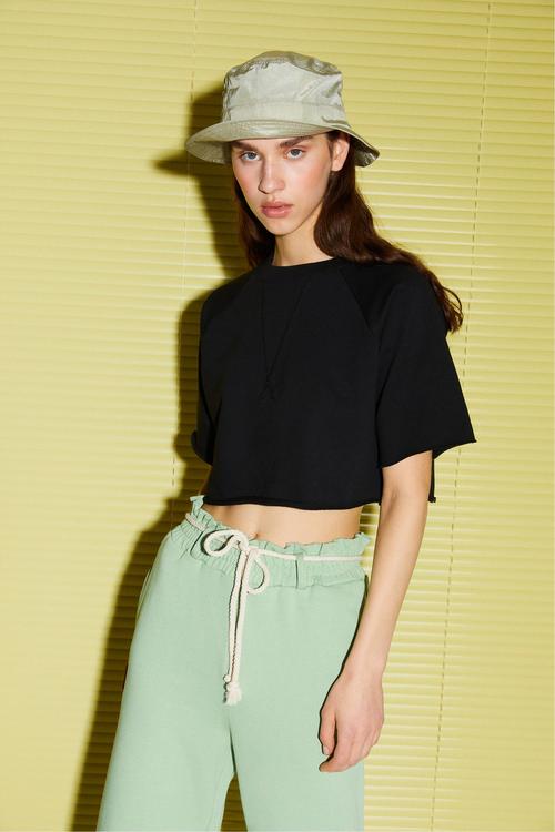  BİSİKLET YAKA KISA KOLLU CROP SWEATSHIRT