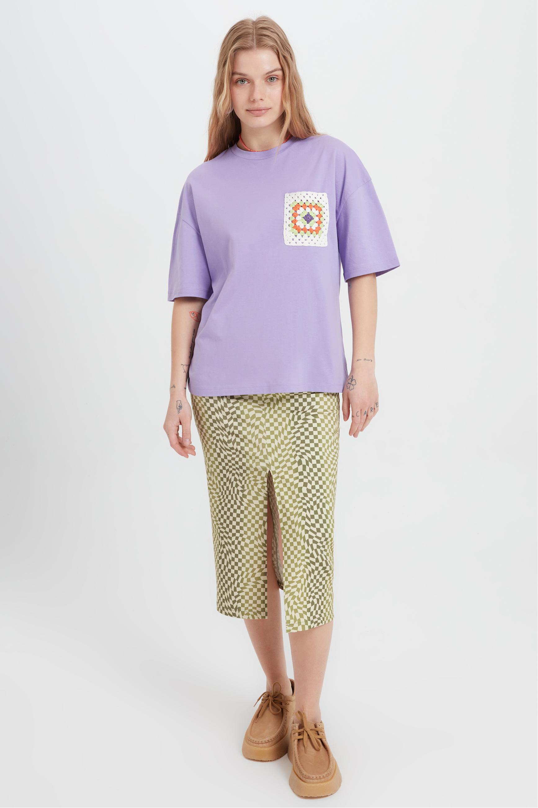 NAKIŞLI BİSİKLET YAKA KISA KOLLU T-SHIRT