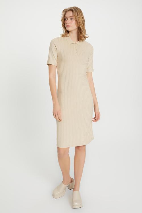  FİTİLLİ KISA KOLLU DAR KESİM MİDİ ELBİSE