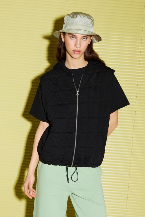  KAPÜŞONLU KAPİTONELİ YELEK