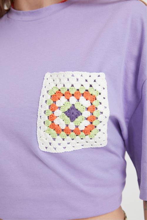  NAKIŞLI BİSİKLET YAKA KISA KOLLU T-SHIRT