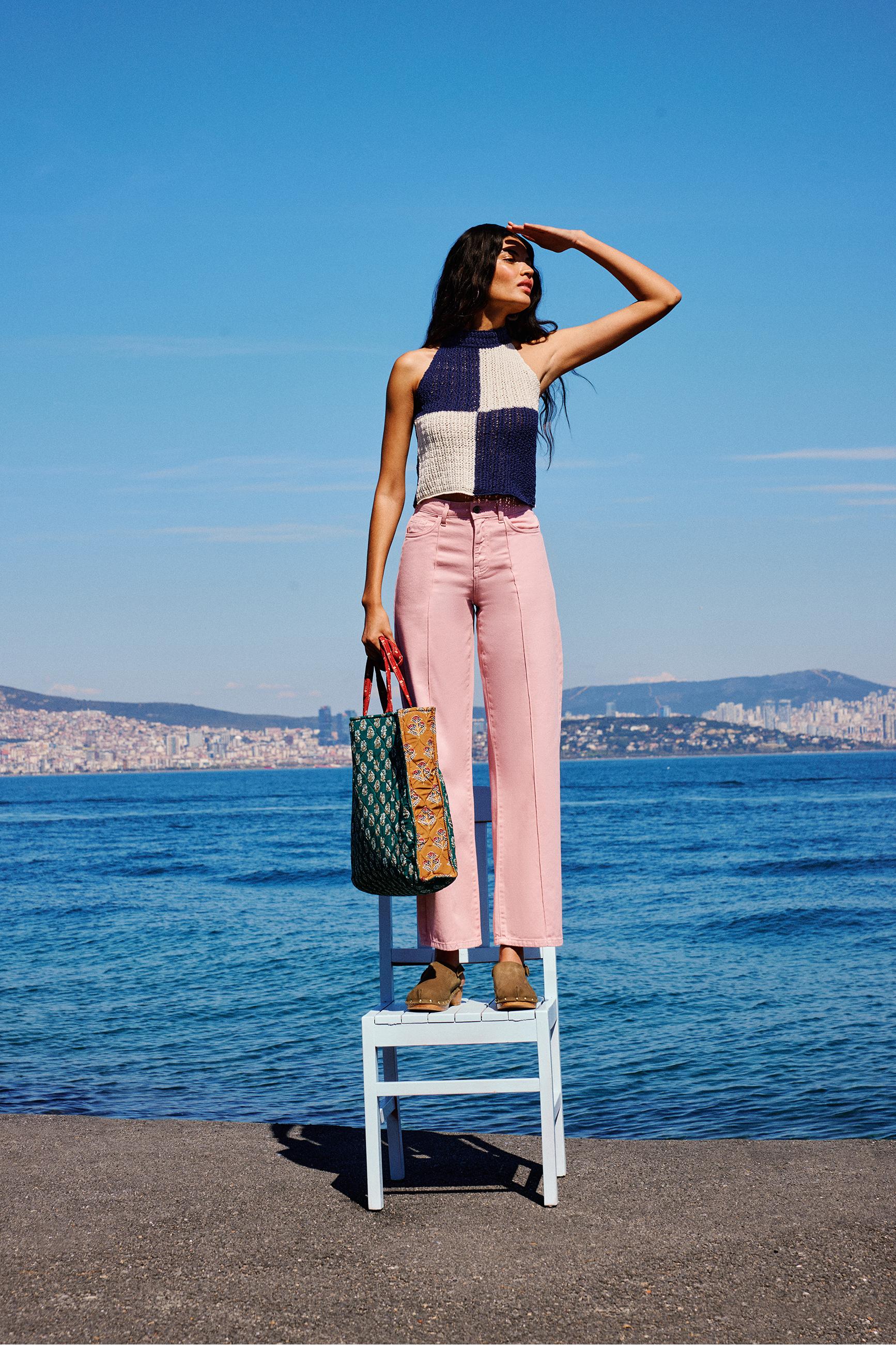 RENK BLOKLU HALTER YAKA TRİKO