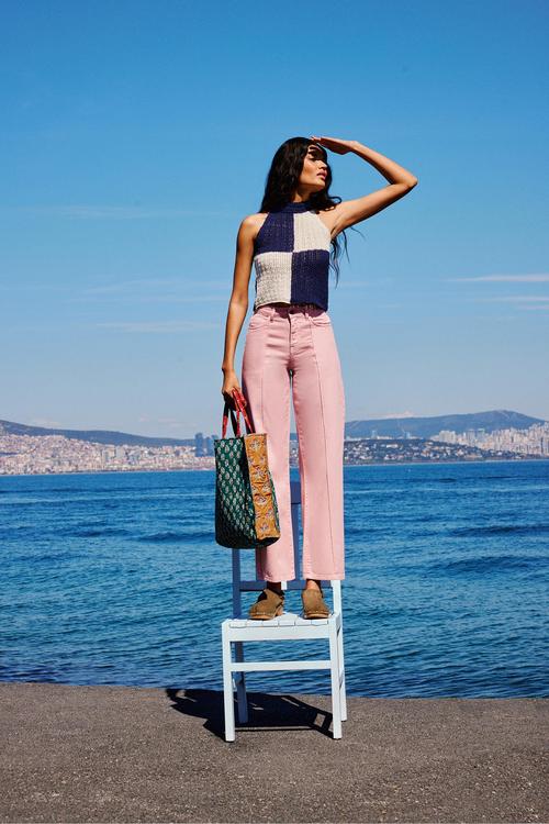  RENK BLOKLU HALTER YAKA TRİKO