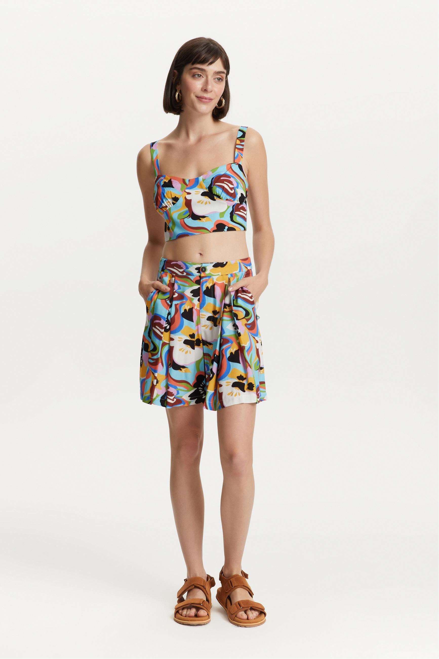 ÇİÇEK DESENLİ KOLSUZ CROP BLUZ