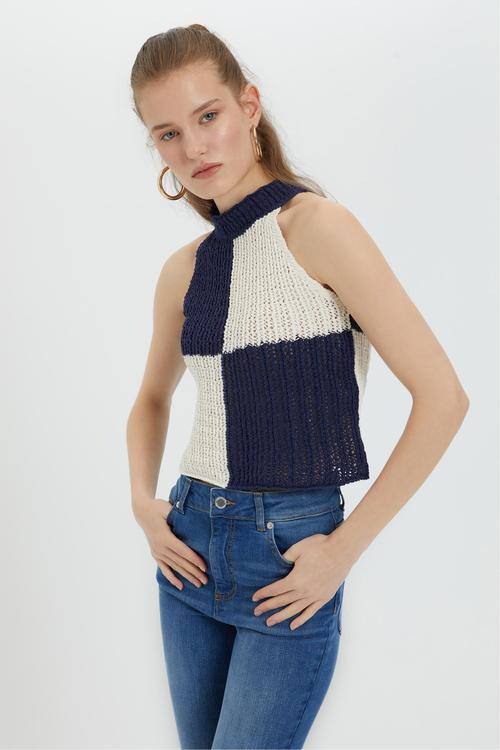  RENK BLOKLU HALTER YAKA TRİKO