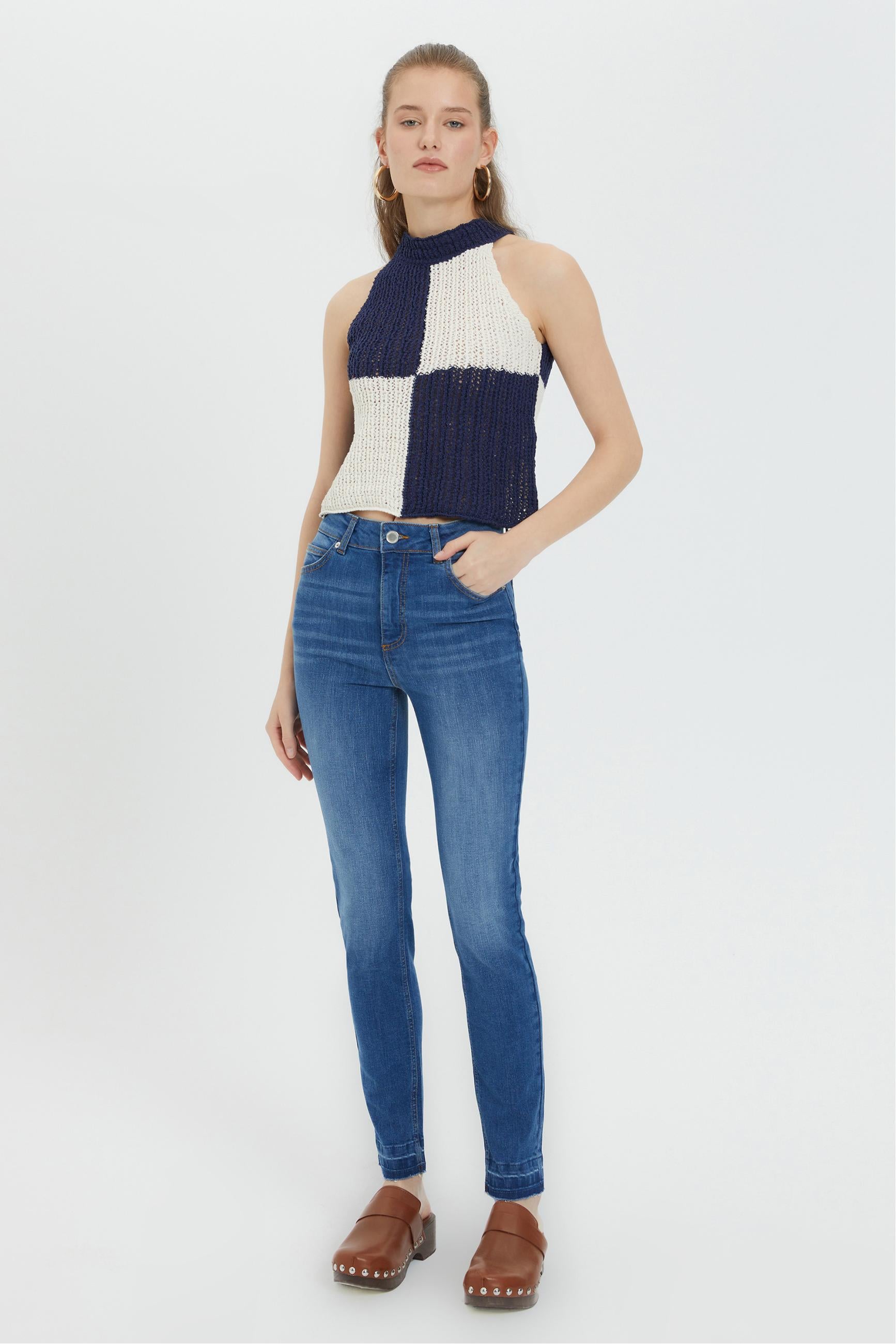 RENK BLOKLU HALTER YAKA TRİKO