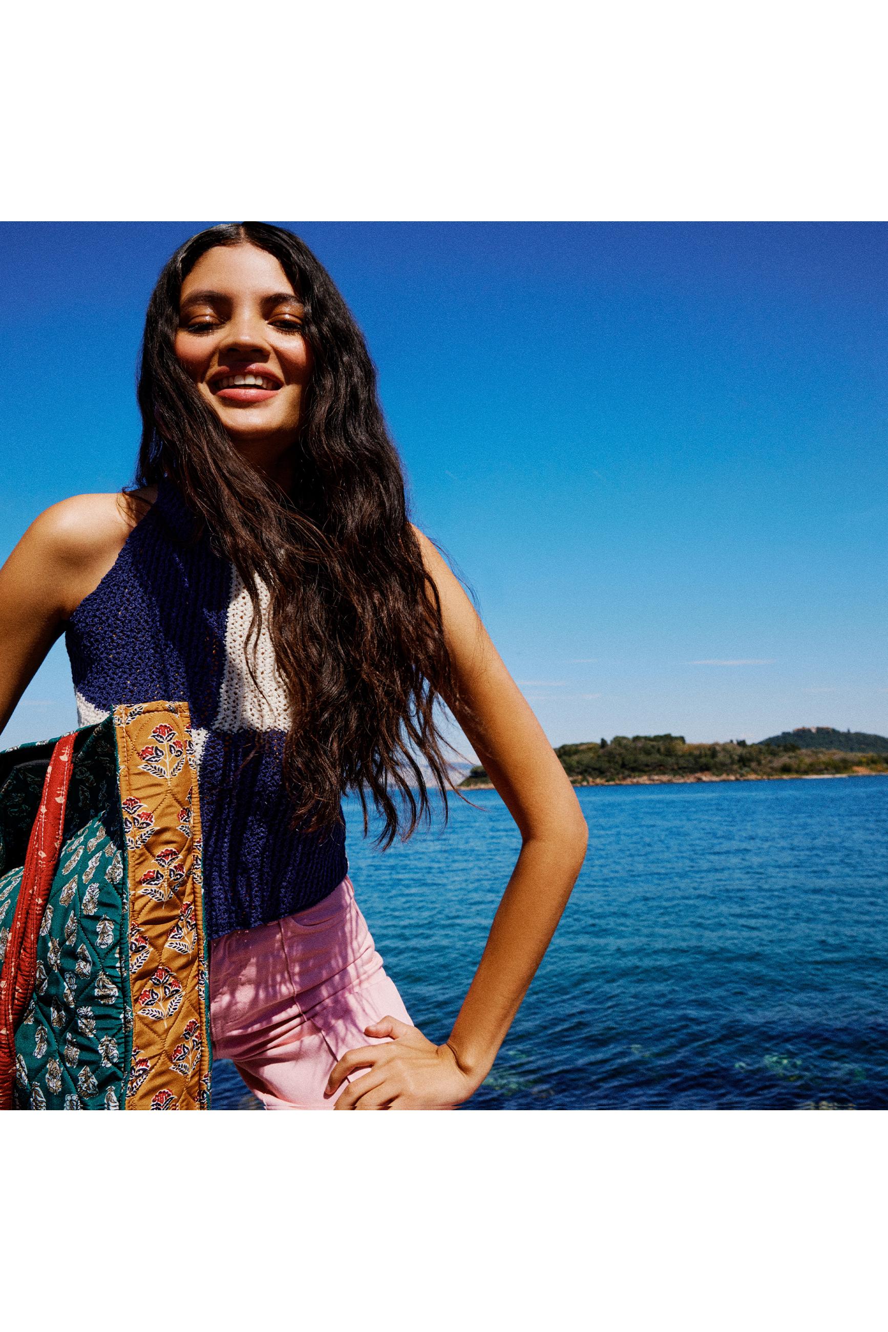 RENK BLOKLU HALTER YAKA TRİKO