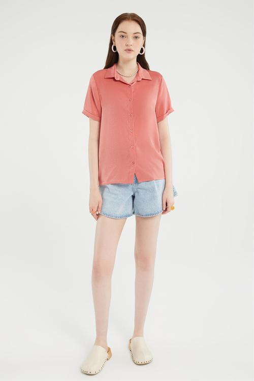  KISA KOLLU RAHAT KESİM GÖMLEK
