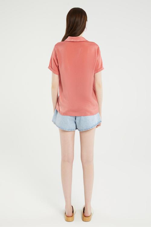  KISA KOLLU RAHAT KESİM GÖMLEK