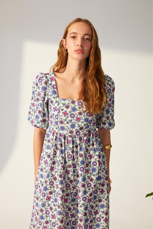  ÇİÇEK DESENLİ KISA KOLLU MİDİ ELBİSE