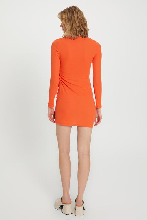  BELİ BÜZGÜLÜ UZUN KOLLU MİNİ ELBİSE