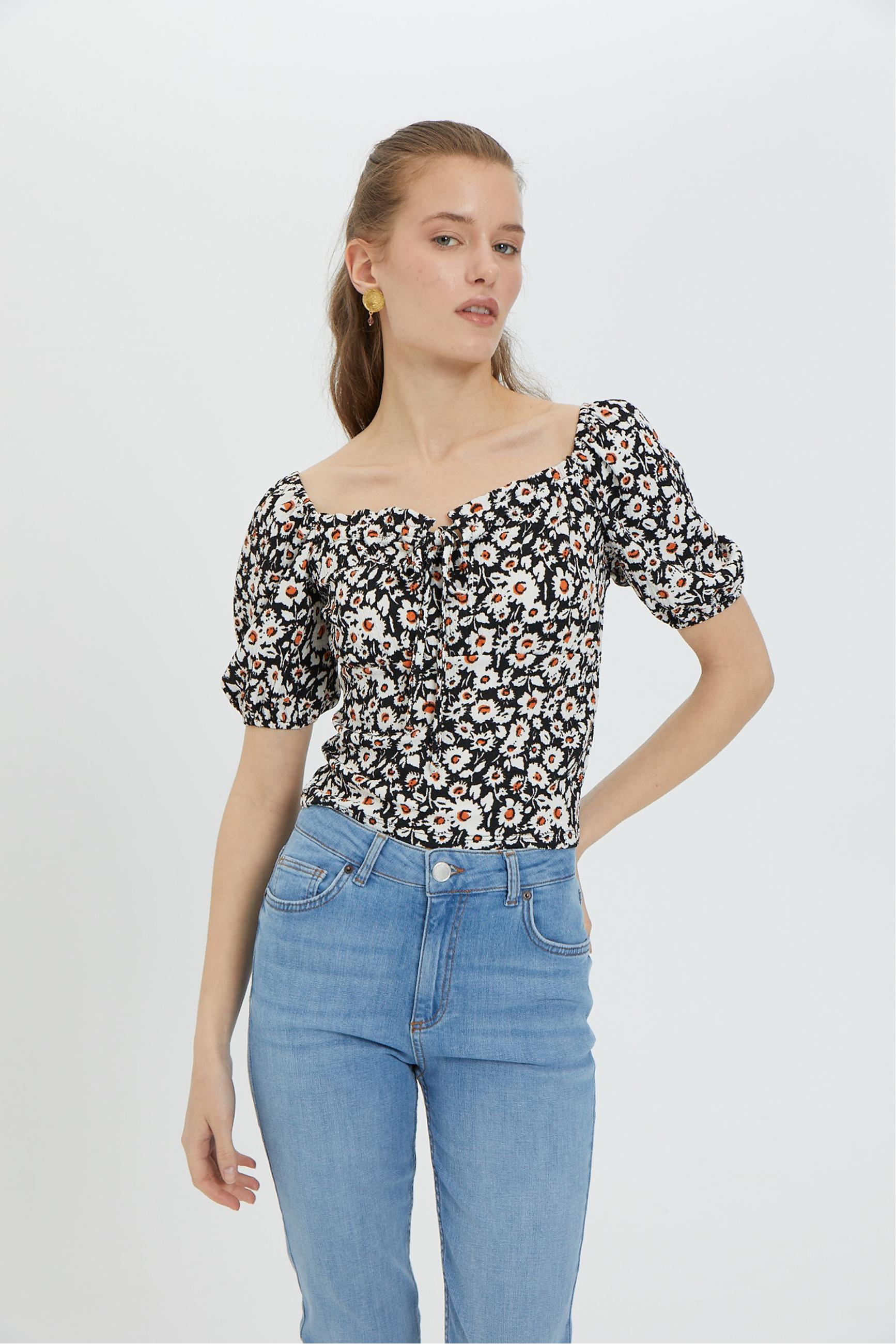 ÇİÇEK DESENLİ KISA KOLLU BLUZ