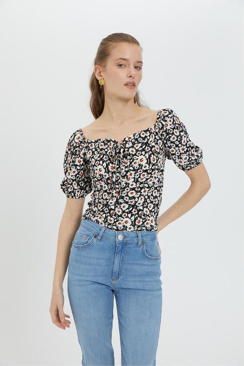  ÇİÇEK DESENLİ KISA KOLLU BLUZ