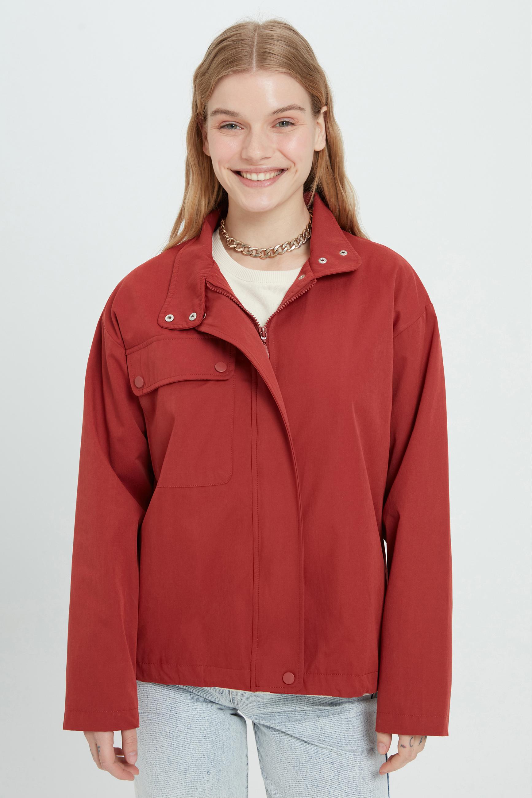 DİK YAKA KISA PARKA