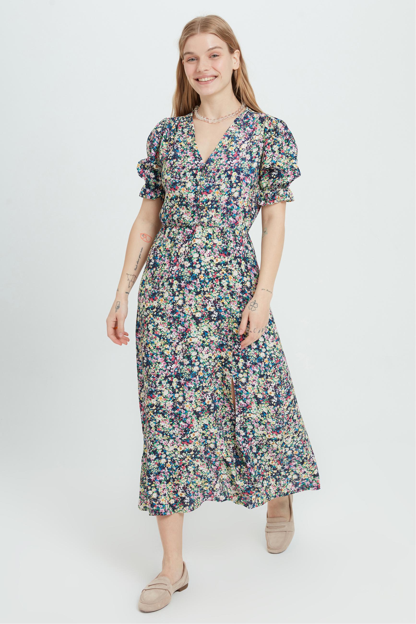 ÇİÇEK DESENLİ YIRTMAÇLI UZUN ELBİSE