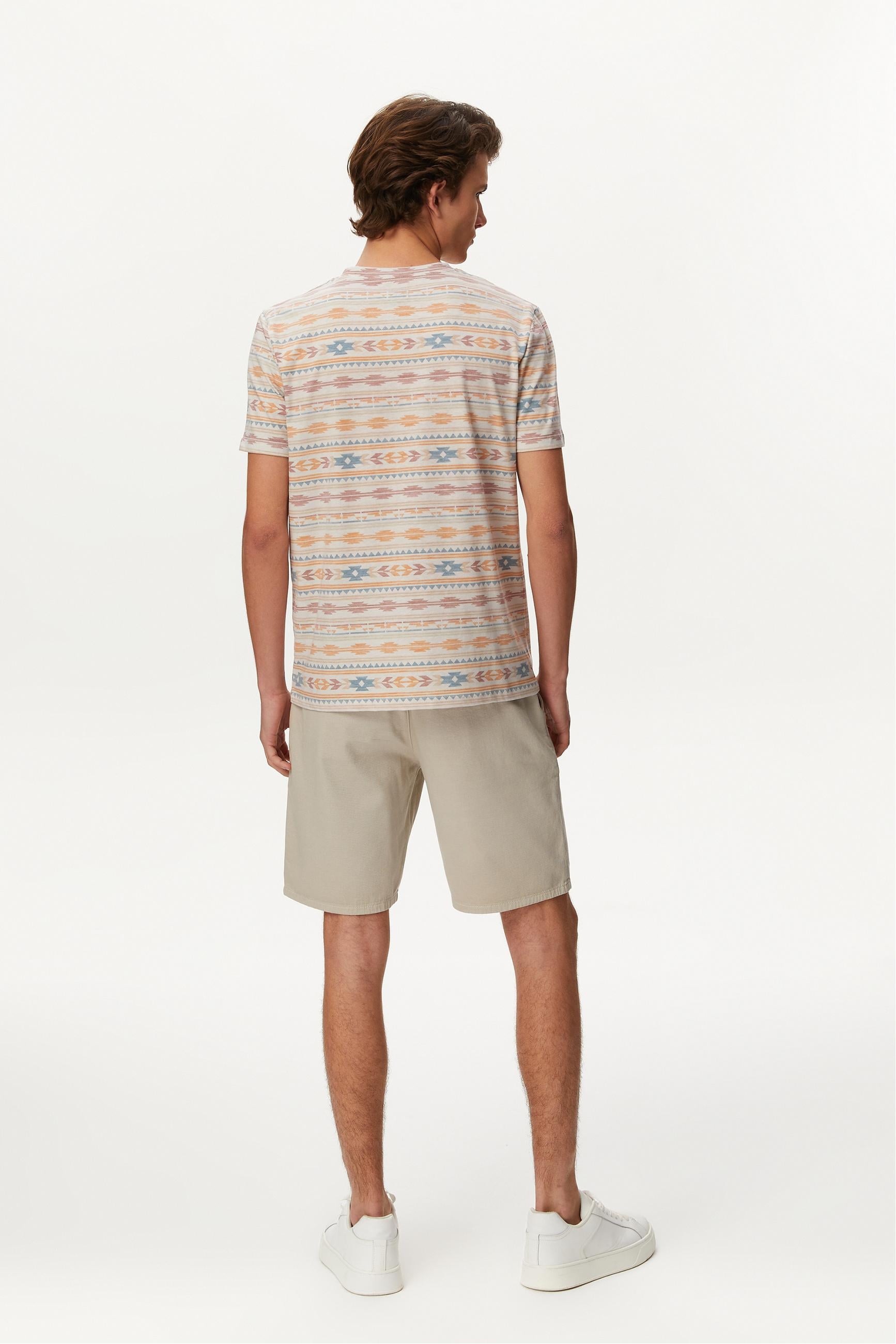 ETNİK DESENLİ BİSİKLET YAKA T-SHIRT