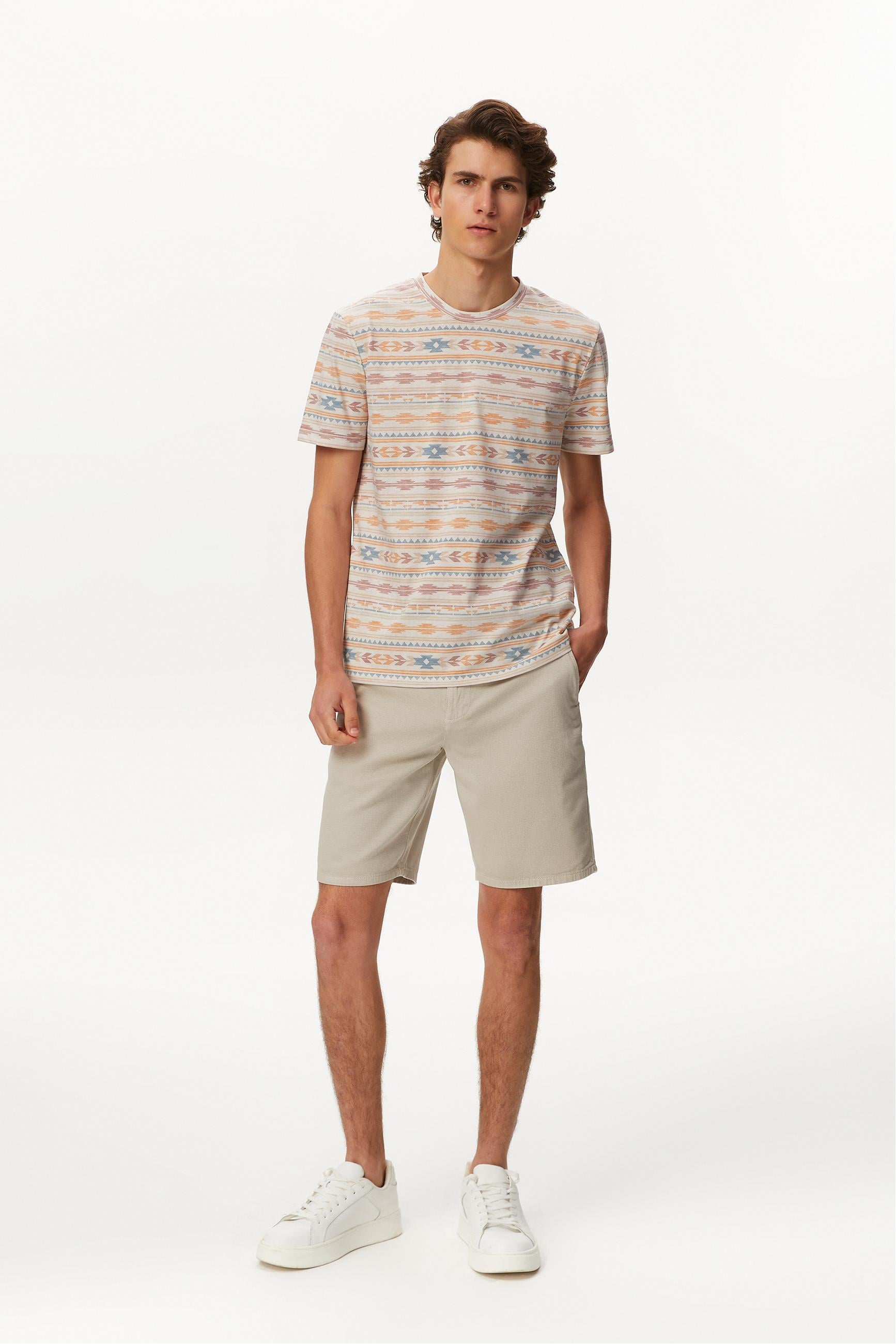 ETNİK DESENLİ BİSİKLET YAKA T-SHIRT