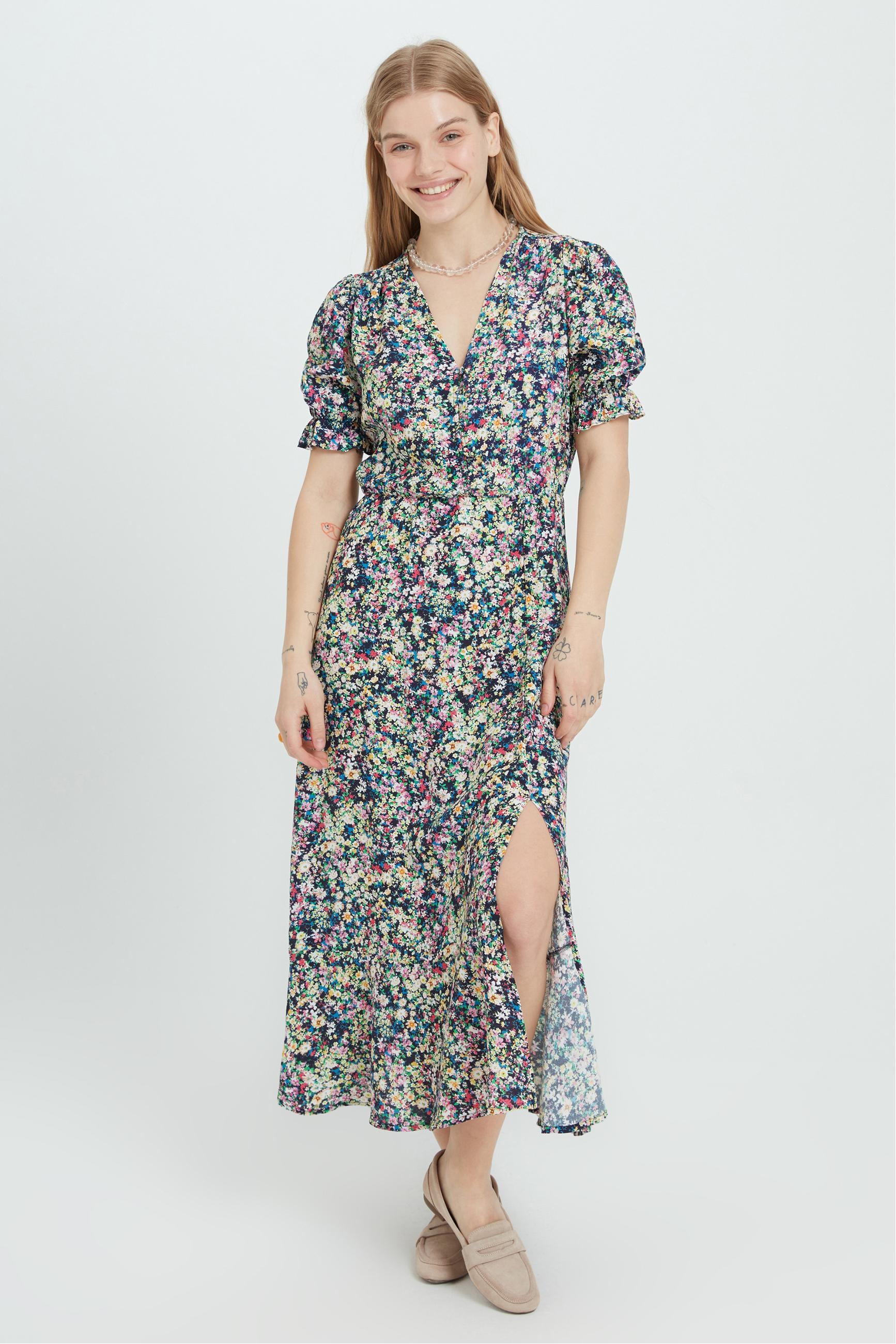 ÇİÇEK DESENLİ YIRTMAÇLI UZUN ELBİSE