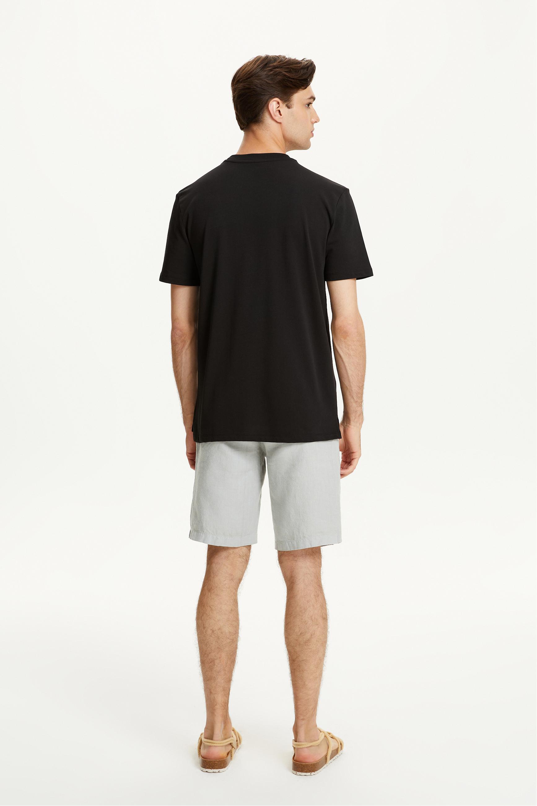 CEP DETAYLI BİSİKLET YAKA KISA KOLLU T-SHIRT